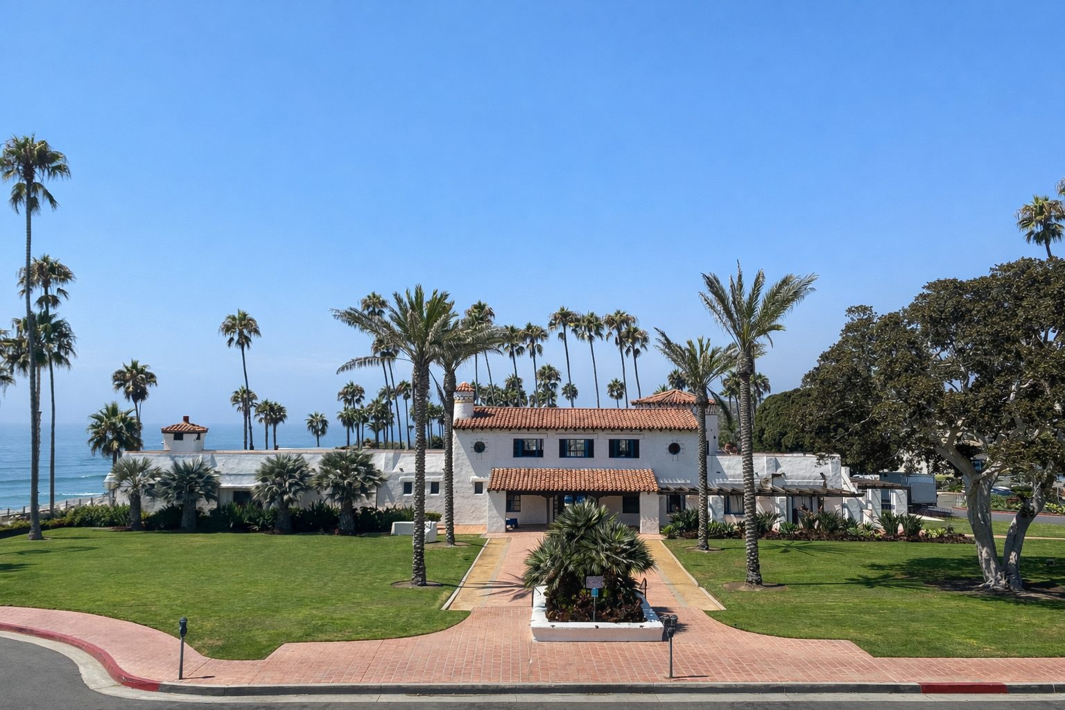 San Clemente Spanish architecture, Ole Hanson Beach Club